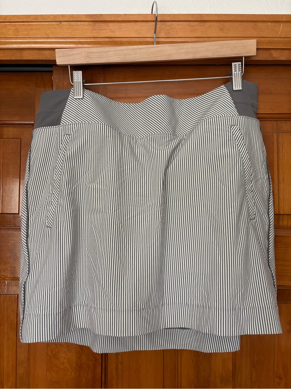 Athleta Brooklyn Textured 16”‎ Skort Gray White Stripe Pocket Activewear Size 18